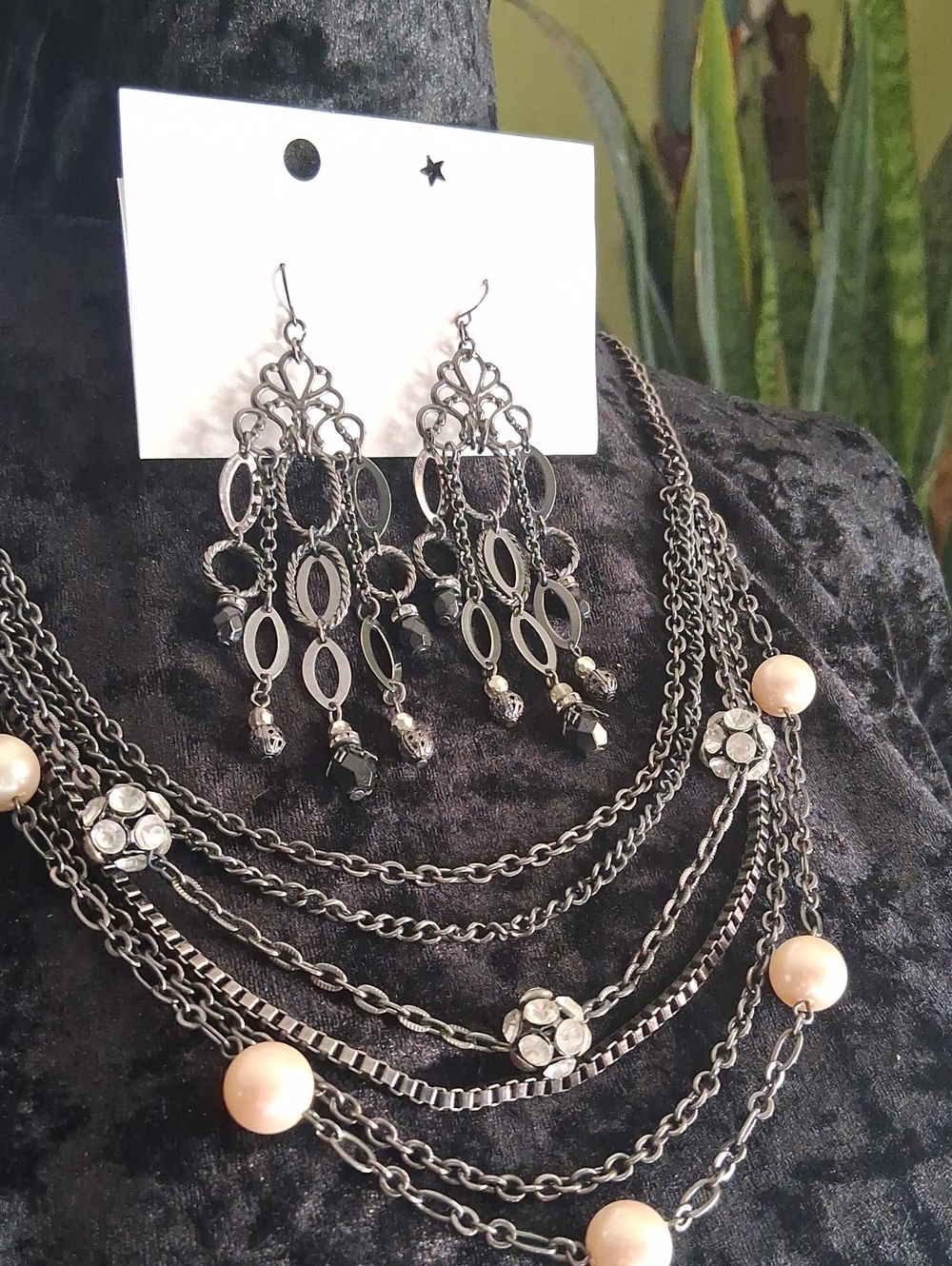 Multi-Strand Gunmetal Necklace and Dangle Earrings Set with Pearls